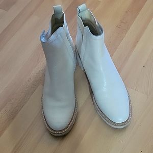 Dolce Vita Size 11 Ivory ankle bootie